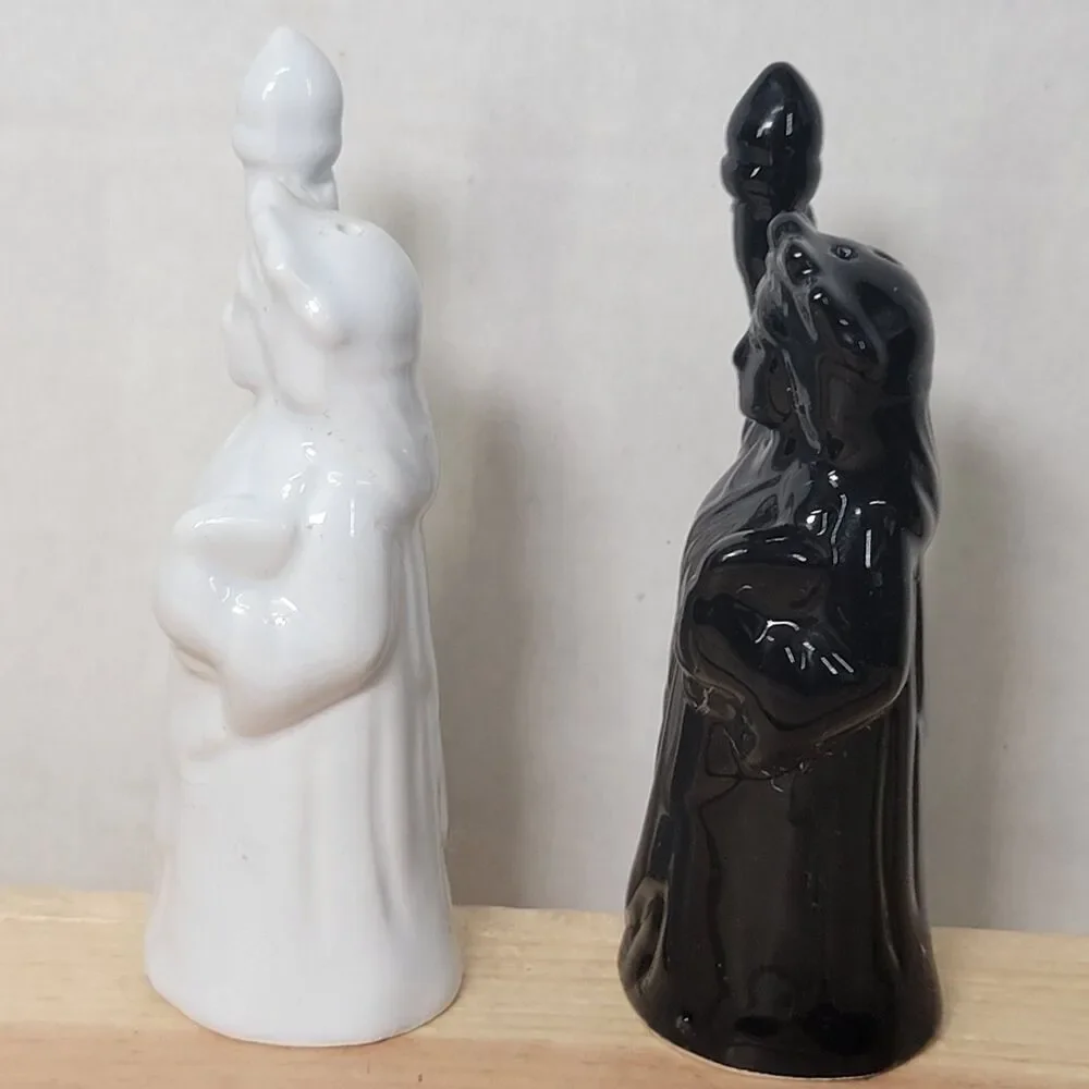 Source Unknown ceramic black